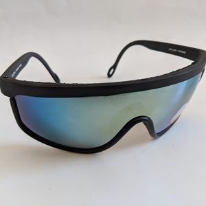 Vintage Ski/sports style 1 pc framed blade wrap around sunglasses